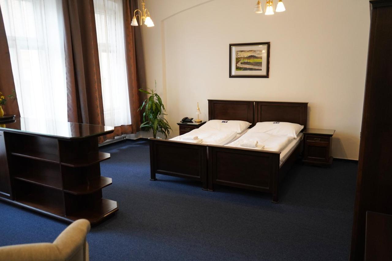 Ea Apartmany Mozart Karlovy Vary Exterior photo
