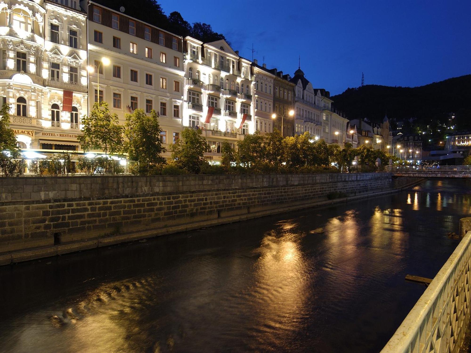 Ea Apartmany Mozart Karlovy Vary Exterior photo