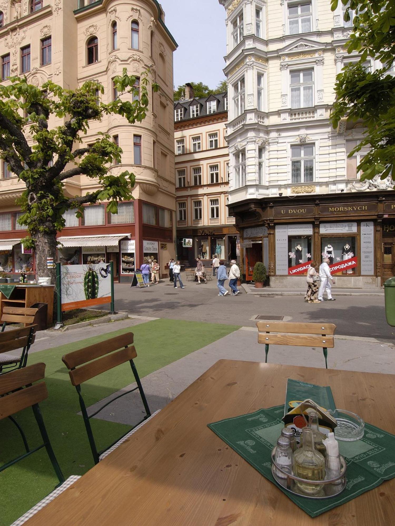 Ea Apartmany Mozart Karlovy Vary Exterior photo